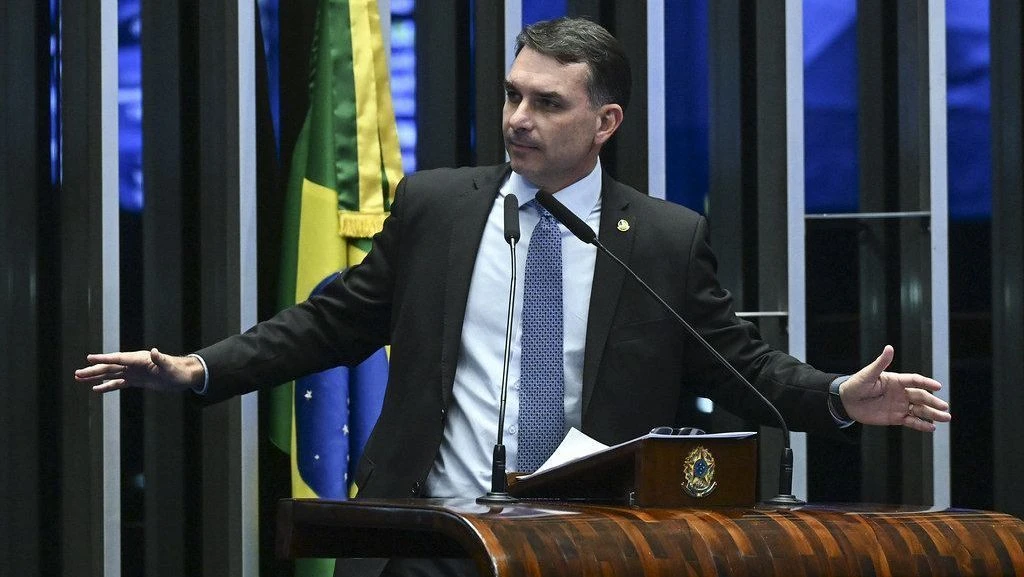 Governo envia observadores para audiência sobre tarifaço com Flávio