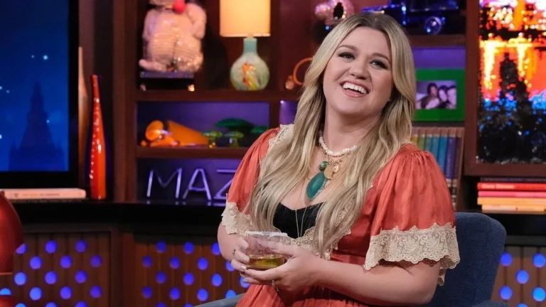 Kelly Clarkson revela por que gosta de estar solteira