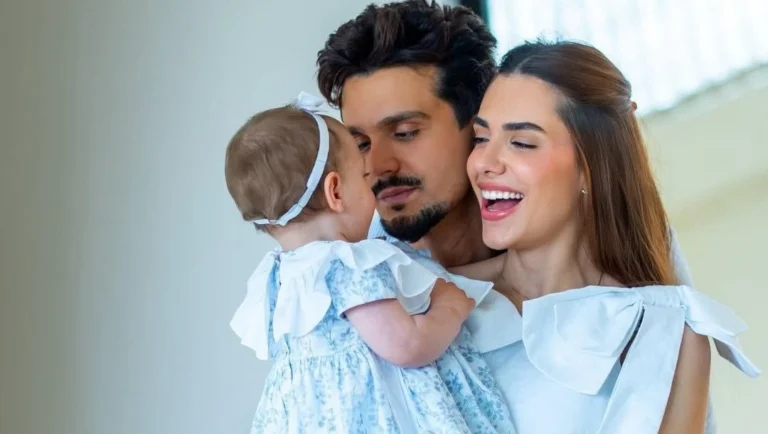 Jade Magalhães compartilha cliques inéditos com Luan Santana em viagem