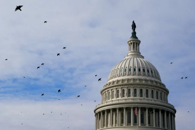 Votação sobre ajuda militar a Israel expõe divisão entre democratas nos EUA