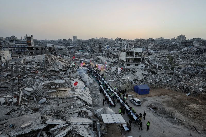 Ataque de Israel mata ao menos sete durante funeral em Gaza, diz hospital