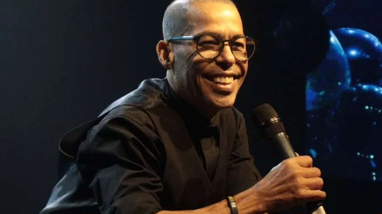 Famoso cantor gospel morre após luta contra grave doença; saiba qual