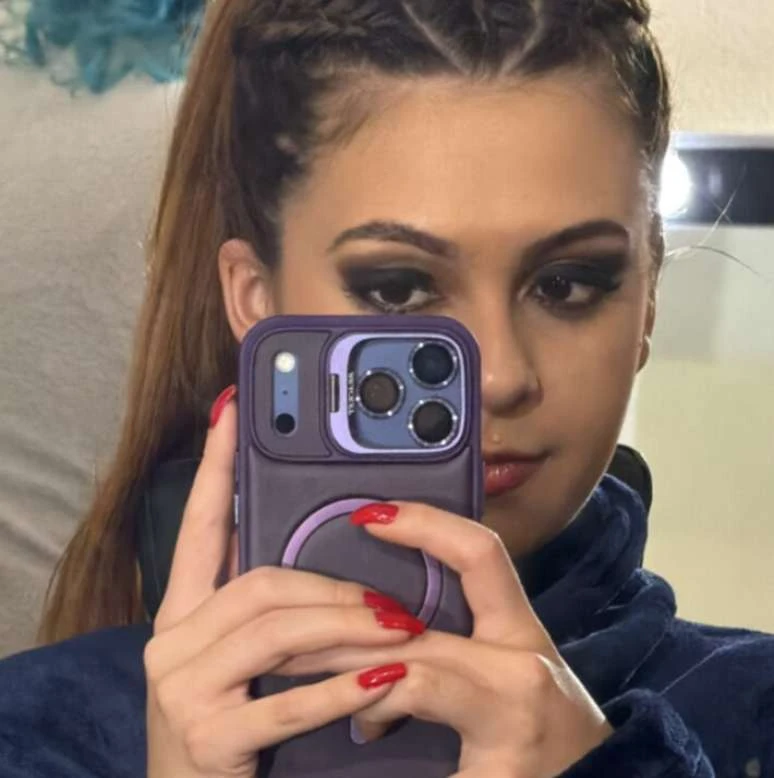 Klara Castanho posta foto de elenco no filme de Marília Mendonça