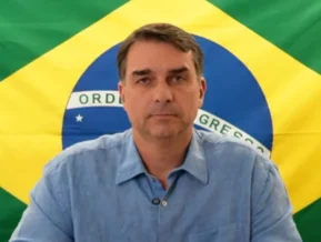 Flávio Bolsonaro ataca Lula e Lulinha: 