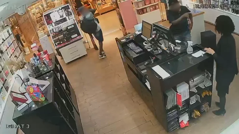 BA: adolescentes são apreendidos por assalto a loja de perfumes importados