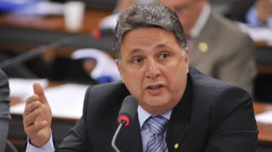 Justiça manda Garotinho cumprir sentença que suspende direitos políticos