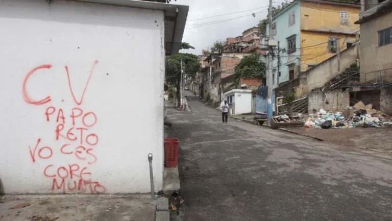 Operação contra expansão do CV no Rio tem tiroteios e baleados
