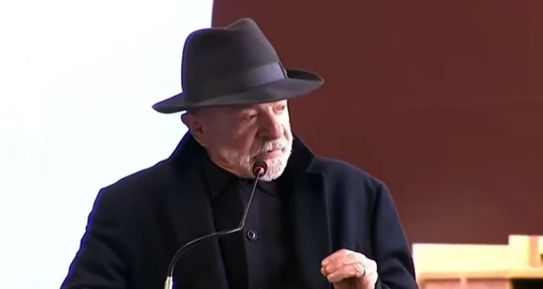 Lula evita perguntas sobre Lulinha e Marcola após cerimônia no Exército