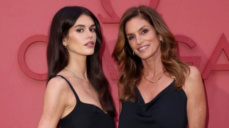 Kaia Gerber fala fala sobre comparações com Cindy Crawford: “Muita inveja”