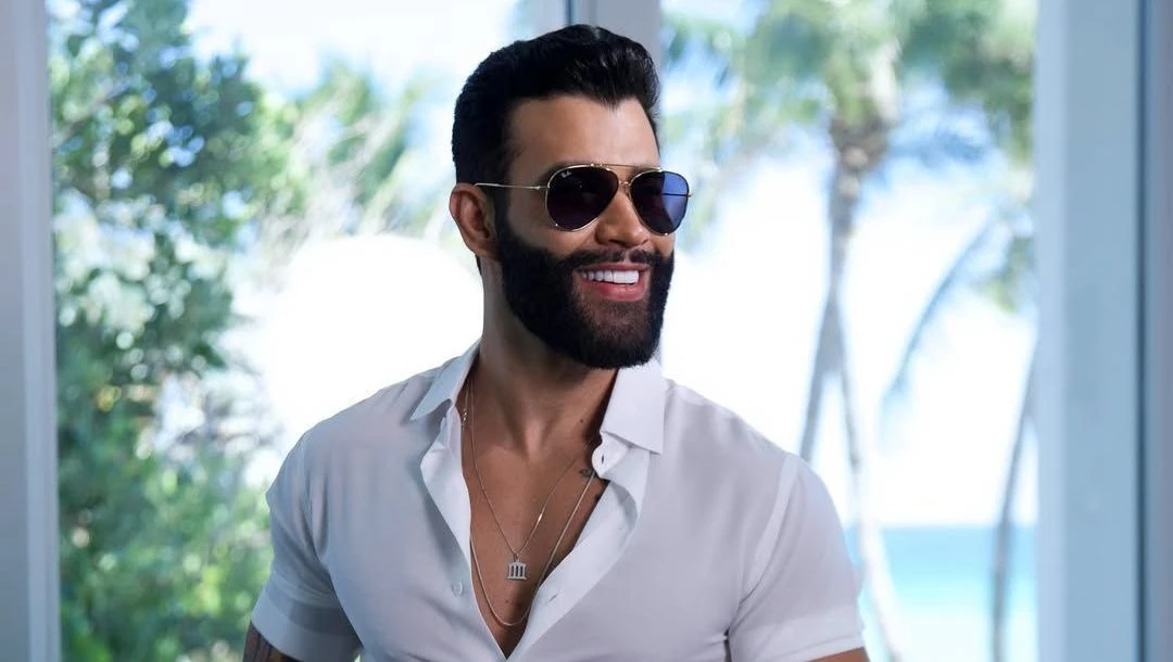 Justiça manda Gusttavo Lima pagar R$ 148 mil por expor telefone em música