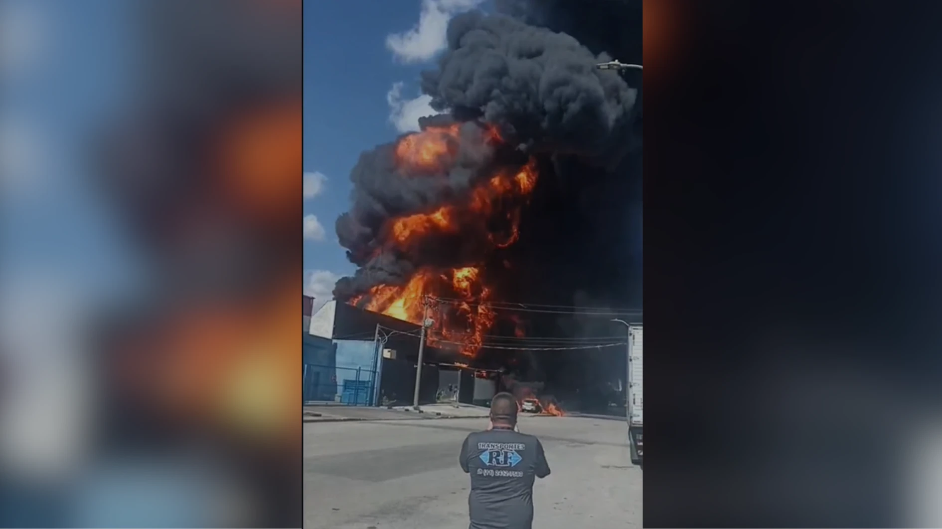 Vídeo: incêndio de grandes proporções atinge fábrica de tintas em Guarulhos