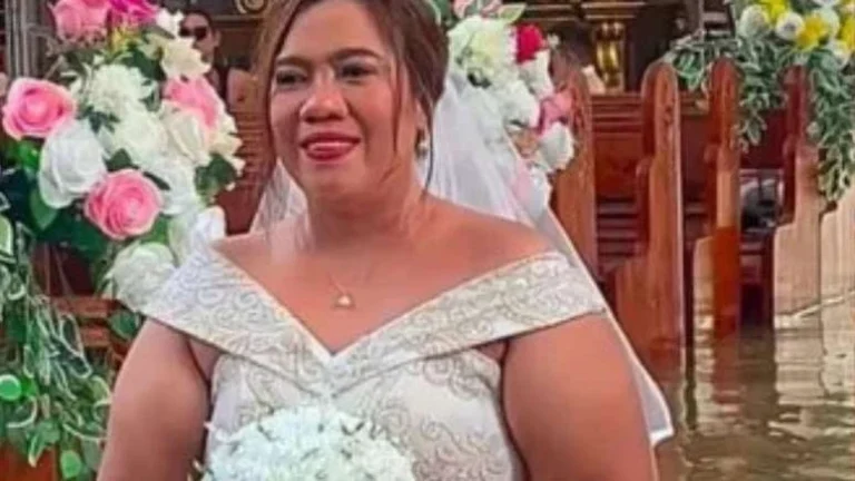 Casamento na enchente: Noiva enfrenta igreja alagada até a cintura; veja as imagens