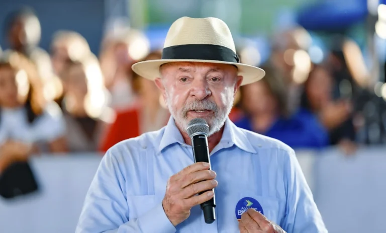 Traficantes são terroristas para a população, diz Lula