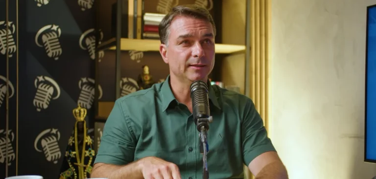 Flávio liga para Salles após desistência, mas não discute futuro de Zema