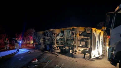 Colisão entre ônibus e carreta deixa seis mortos e mais de 40 feridos em MG