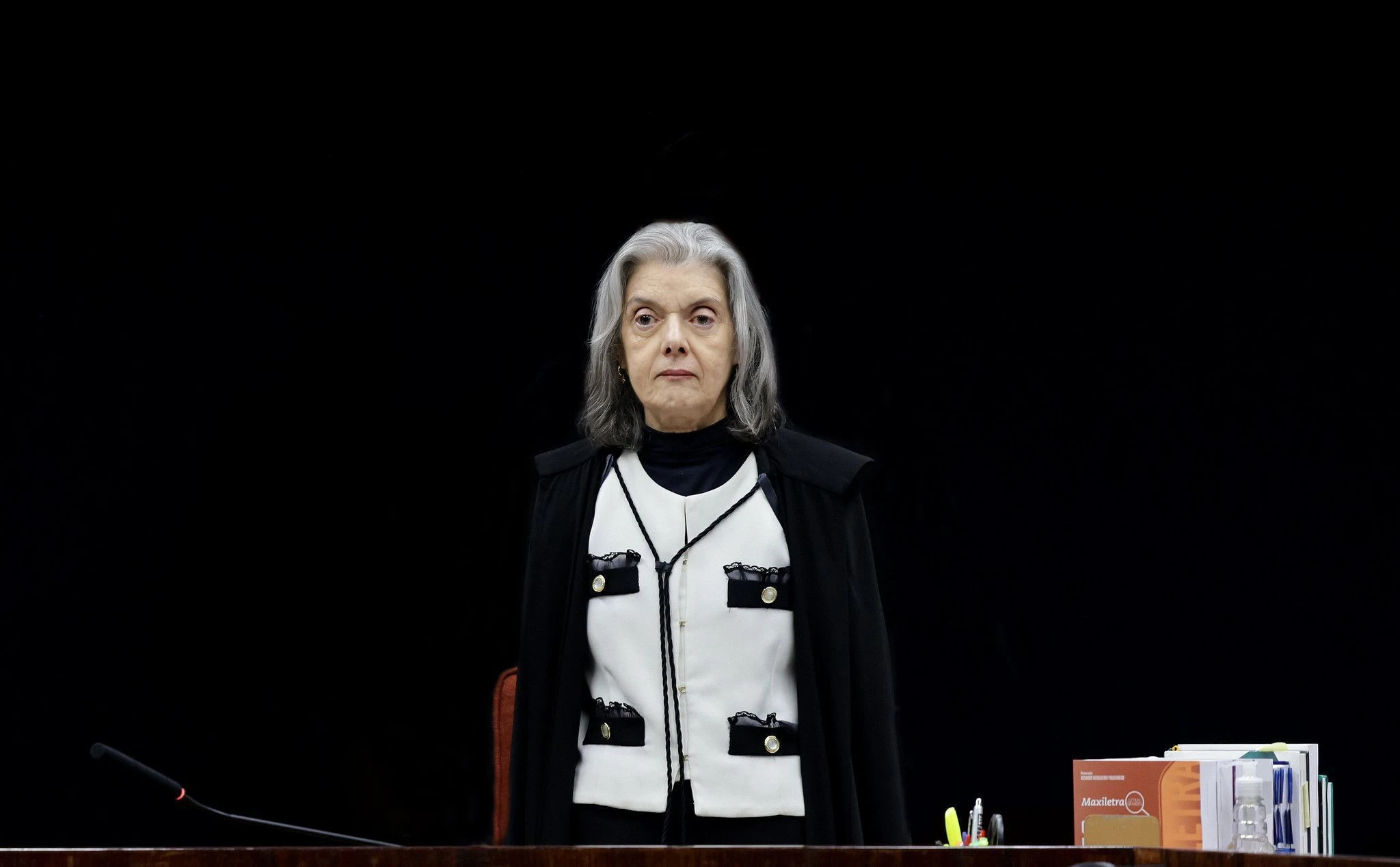Fiel da balança no STF, Cármen Lúcia avisa que não se submeterá a pressões