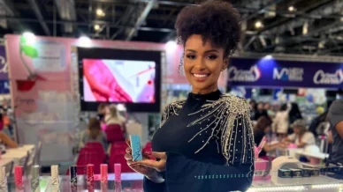 Ex-BBB Natália Deodato rebate críticas por trabalho em salão de beleza