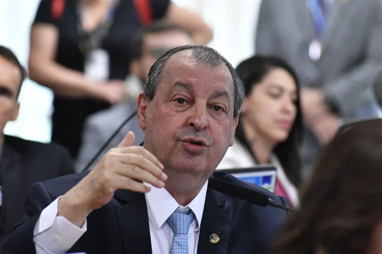 Relator da PEC 6×1 planeja votar proposta amanhã no plenário do Senado