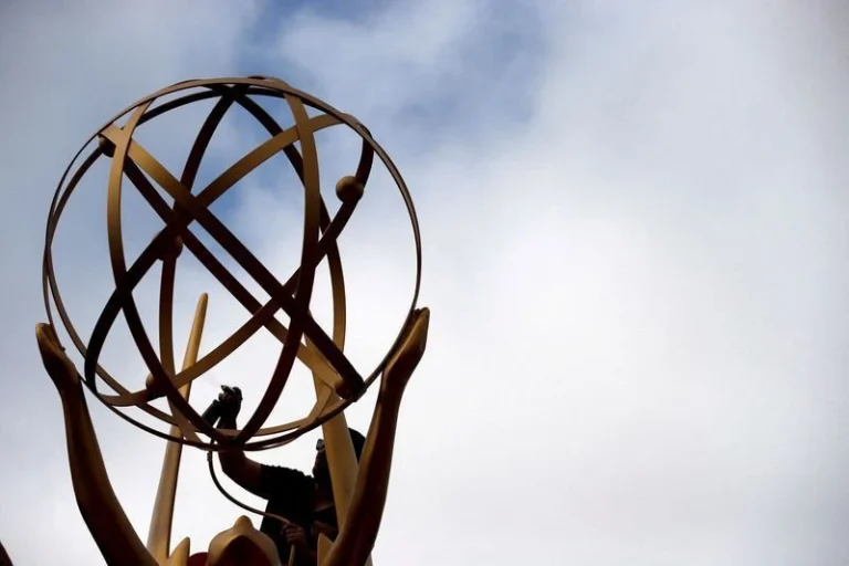 Emmy Awards 2026: saiba que horas começa e como assistir ao prêmio