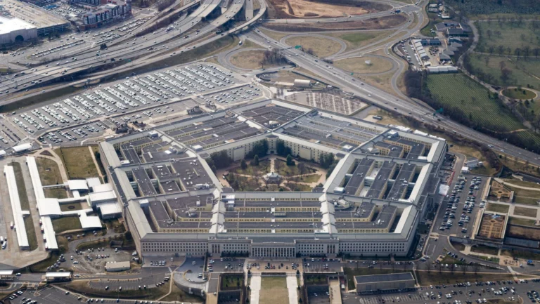 Governo Trump promove demissões em massa no alto comando militar