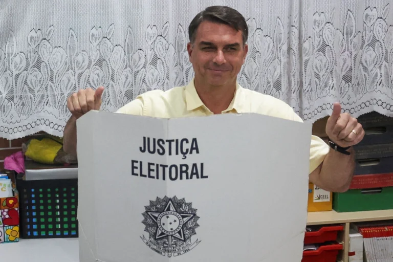 No estado que sempre acerta presidente, Flávio vence Lula em MG no 1º turno