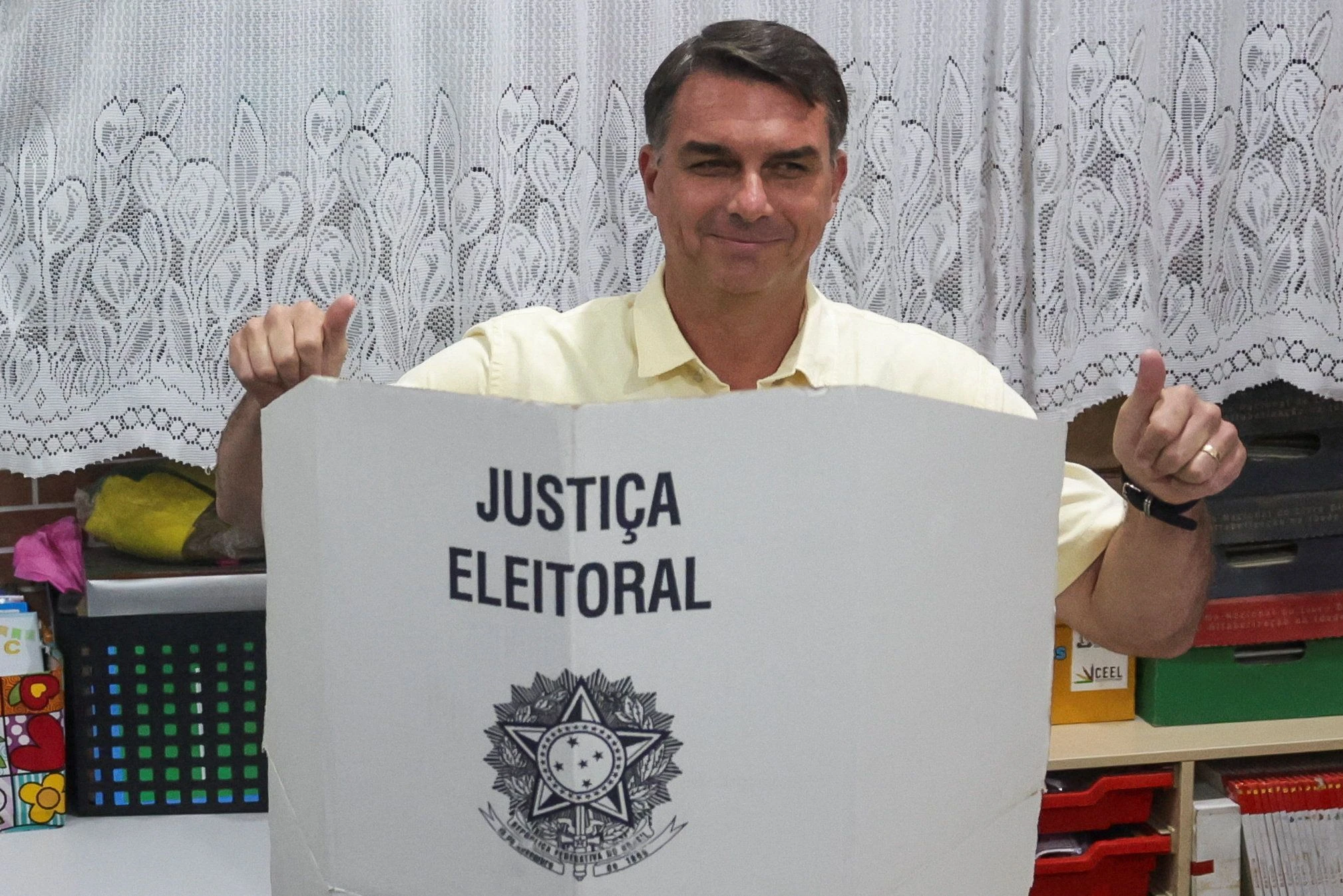 No estado que sempre acerta presidente, Flávio vence Lula em MG no 1º turno