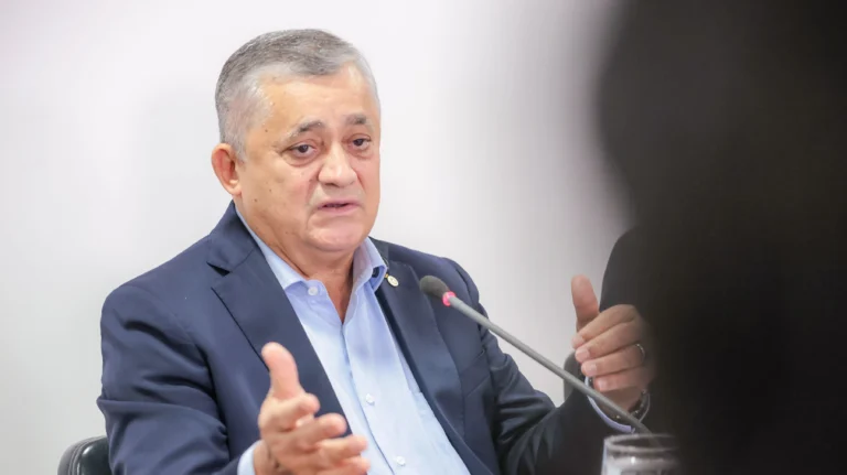 “Vou pagar pra ver”, diz ministro sobre endosso da oposição ao fim da 6×1