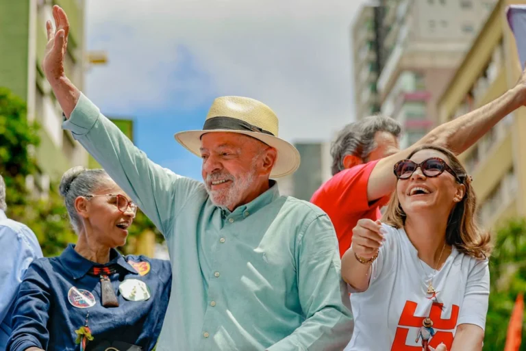 Lula foca em bets, 6×1 e abstenção em último ato antes do 1º turno