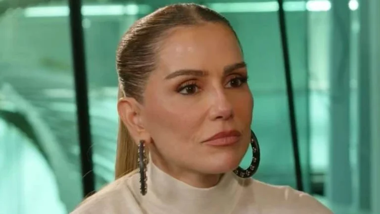 Bronca: Deborah Secco expõe cartinha secreta que recebeu da direção da Globo