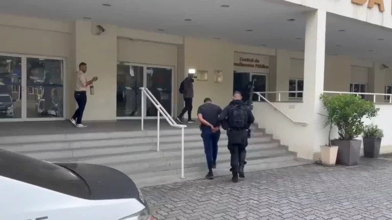 Esquema de tráfico com PMs e Comando Vermelho é alvo de operação no RJ