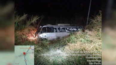Micro-ônibus capota e deixa três mortos e 14 feridos no interior de SP