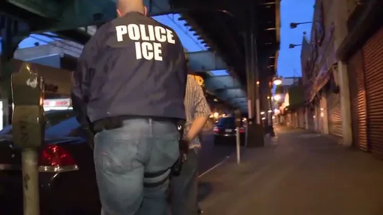 Agente do ICE atira em homem que estava em carro com criança de 5 em NY