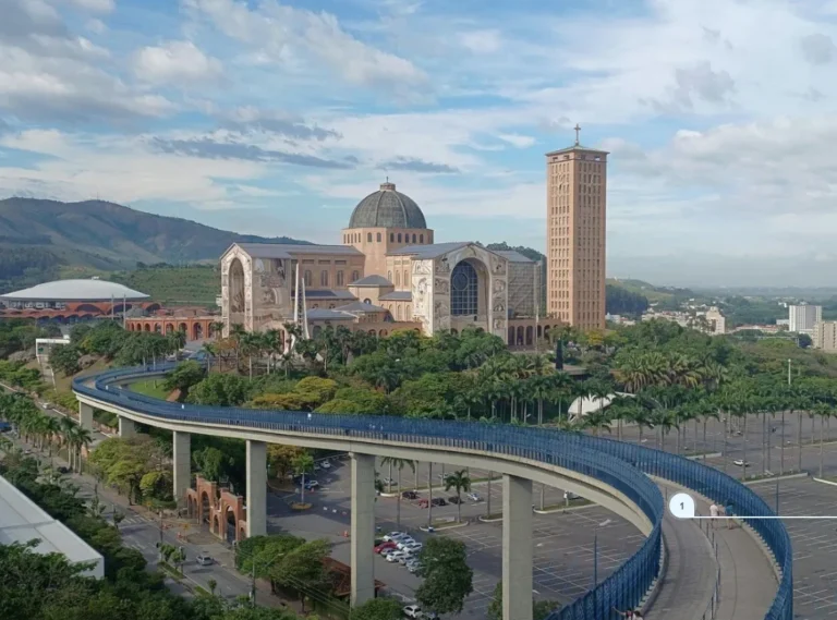Santuário de Aparecida passa a funcionar 24 horas para acolher peregrinos