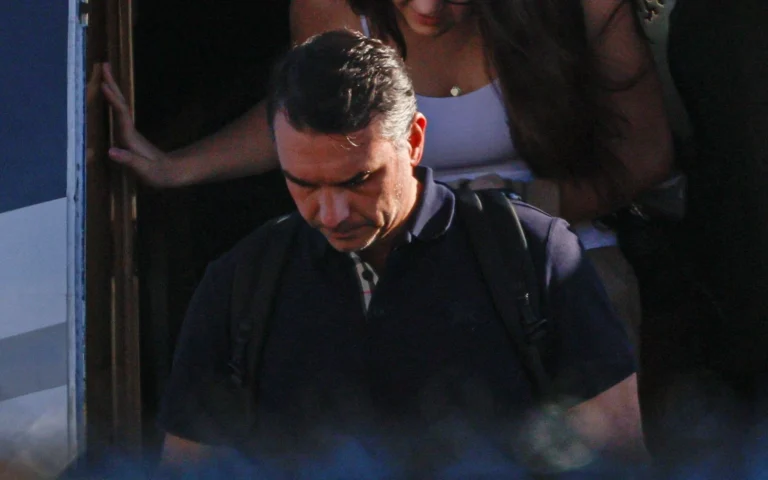 Fuga de Flávio Bolsonaro dribla inquérito do caso Master sobre Dark Horse