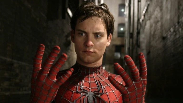 Tobey Maguire celebra casamento de ex-esposa semanas após divórcio