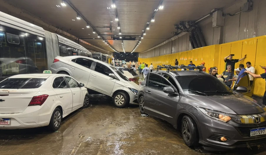 Chuva forte provoca grande congestionamento na cidade de São Paulo
