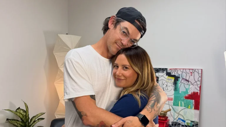 Ashley Tisdale revela que teve depressão pós-parto: “Tentei me divorciar”