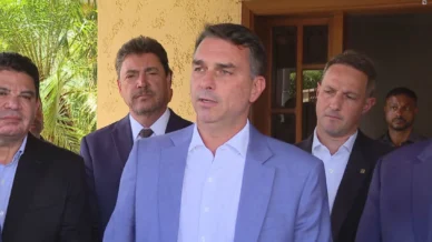 Campanha negativa do PT e críticas internas fizeram Flávio rever debate