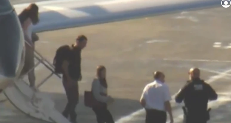Avião com Flávio Bolsonaro e família pousa em Miami, nos EUA
