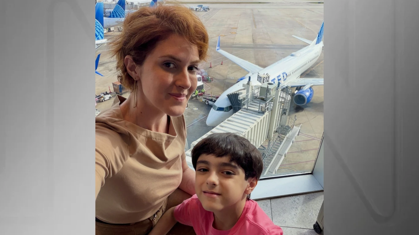 Viúva de Lito Sousa homenageia marido em aeroporto: 