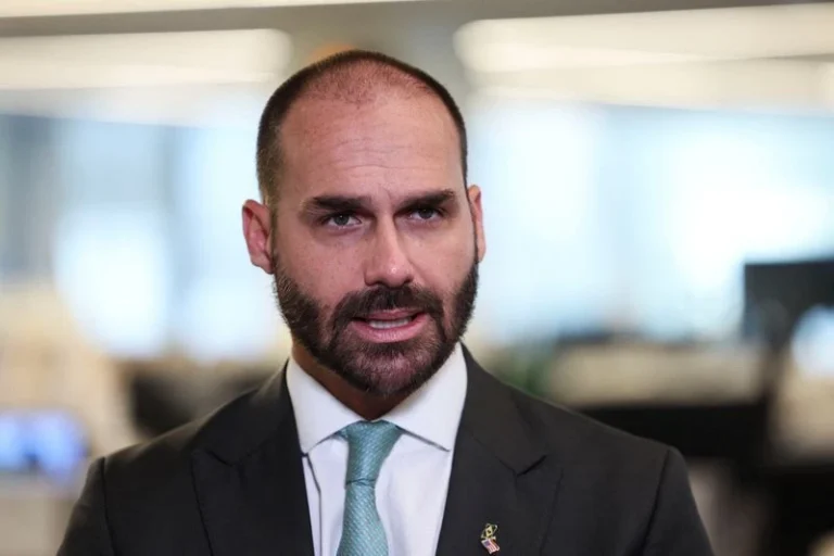 Sob resistência de moderados, Eduardo quer Itamaraty em possível governo